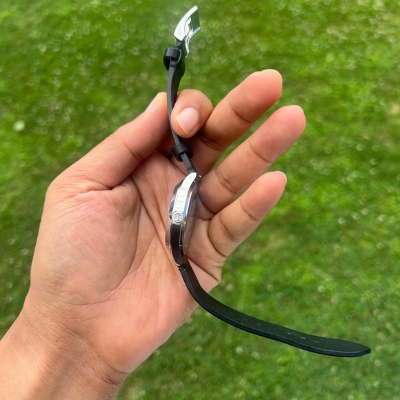 GUCCI G-Timeless Bee and Star Motif Black Dial Leather Strap unisex  Watch - Picture 8 of 15